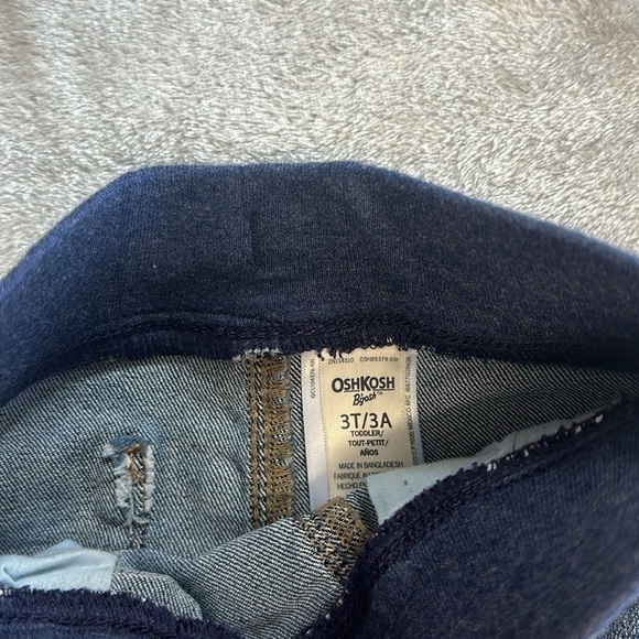 OshKosh B'gosh - denim pull on gender neutral shorts. Size 3T - Picture 3 of 3